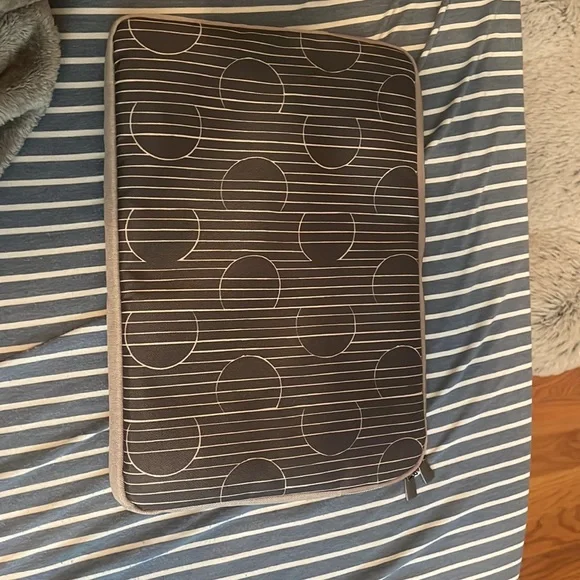 Computer case - Picture 2 of 2